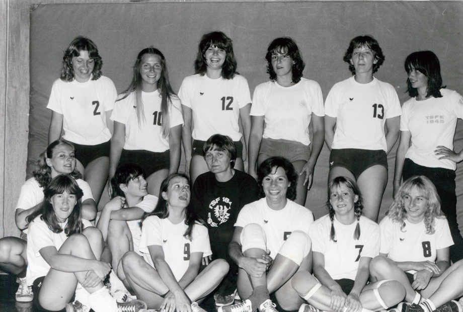 1982 Damen 1 steigt in die Landesliga auf