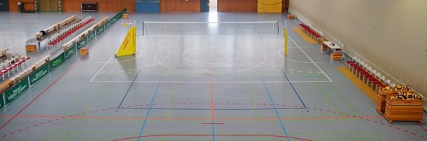 Leeres Volleyballspielfeld