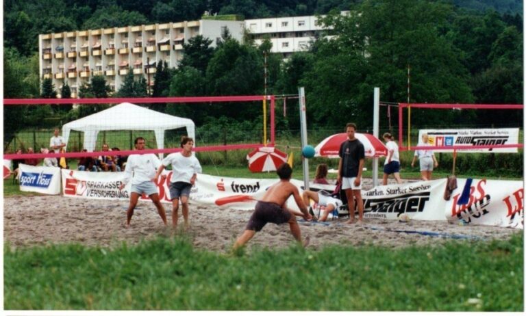 Mehr über den Artikel erfahren Erste Beachvolleyballanlage in der Region