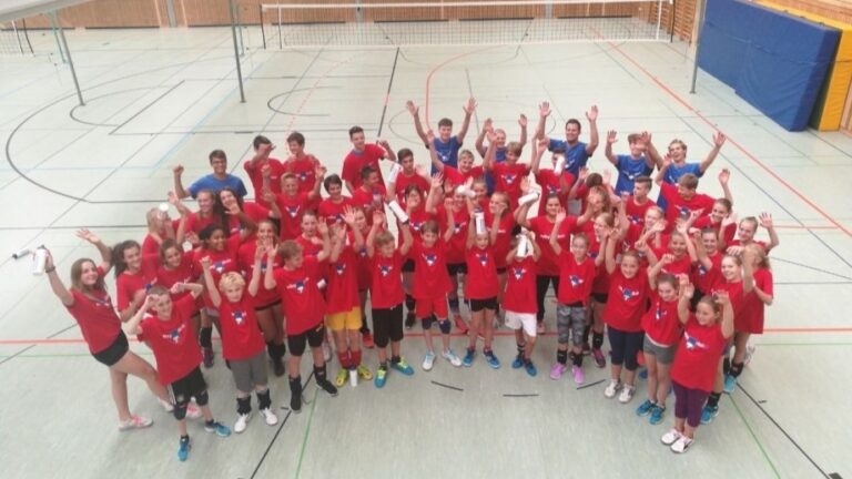 Mehr über den Artikel erfahren 53 Teilnehmer – Rekord beim Esslinger Volleyballcamp