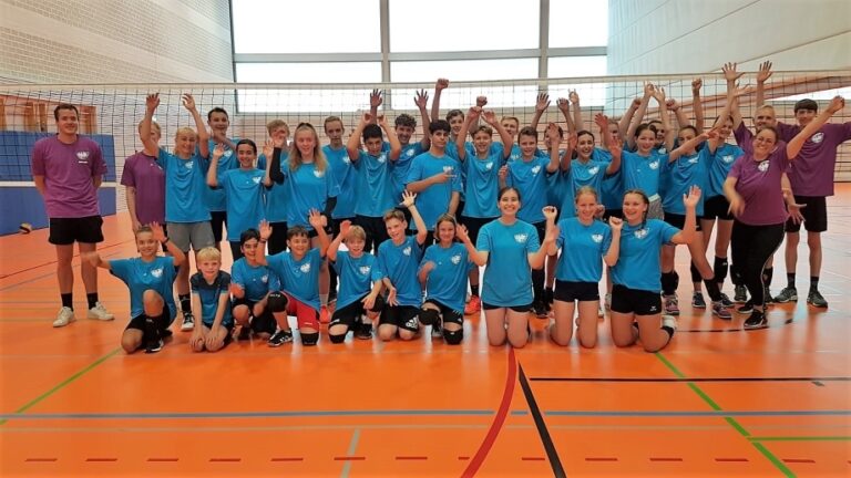 Mehr über den Artikel erfahren 30 Nachwuchsvolleyballer beim Esslinger Volleyballcamp