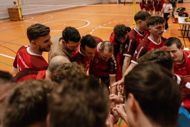 Mehr über den Artikel erfahren Pokalhalbfinale gegen ASV Botnang: Herren 1 vor dem nächsten Volleyball-Highlight